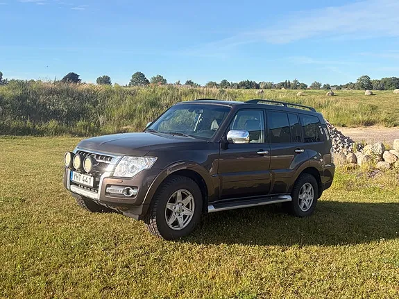 Mitsubishi Pajero 2017 photo 5