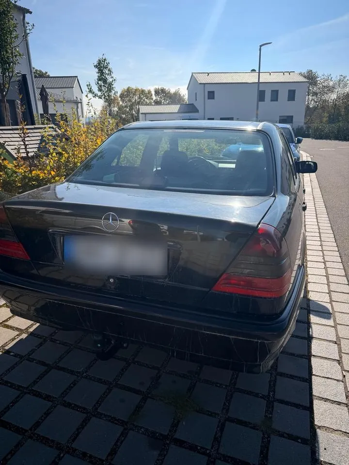 Mercedes-Benz C180