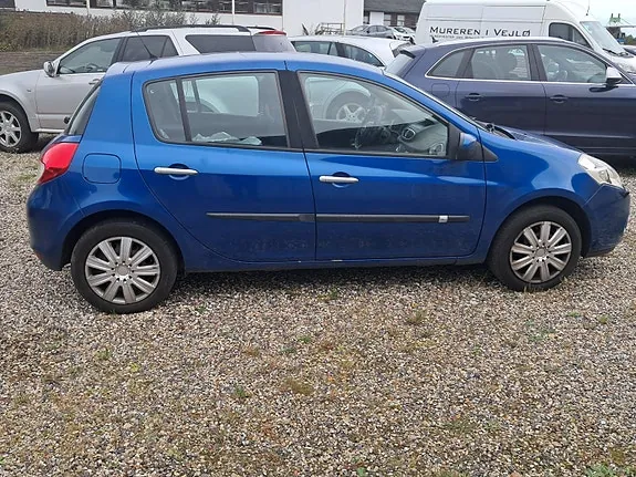 Renault Clio Ii 2009 photo 3