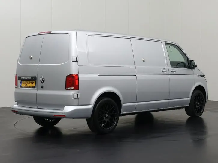Volkswagen Transporter 2023 photo 2