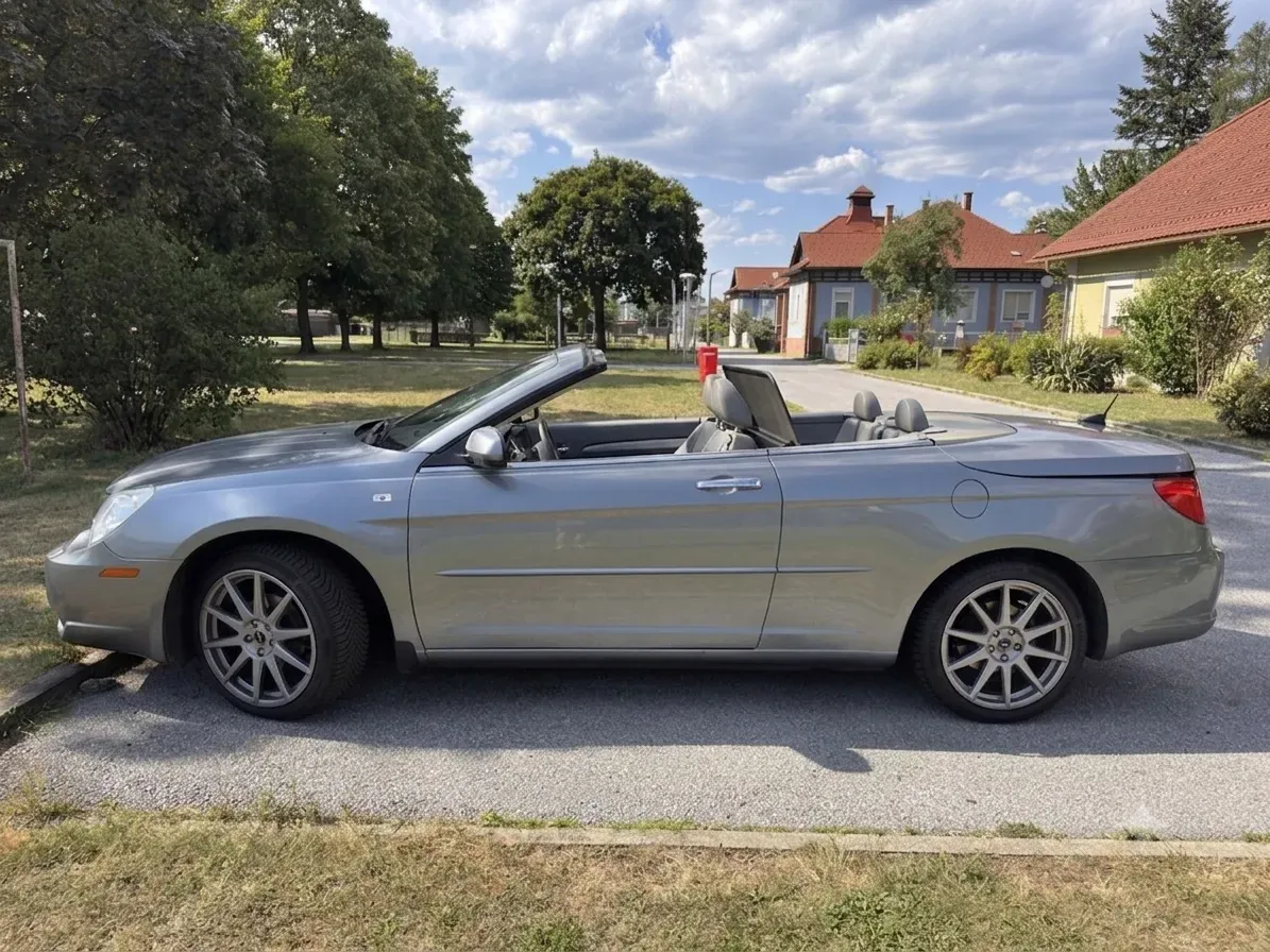 Chrysler Sebring 2010 photo 2