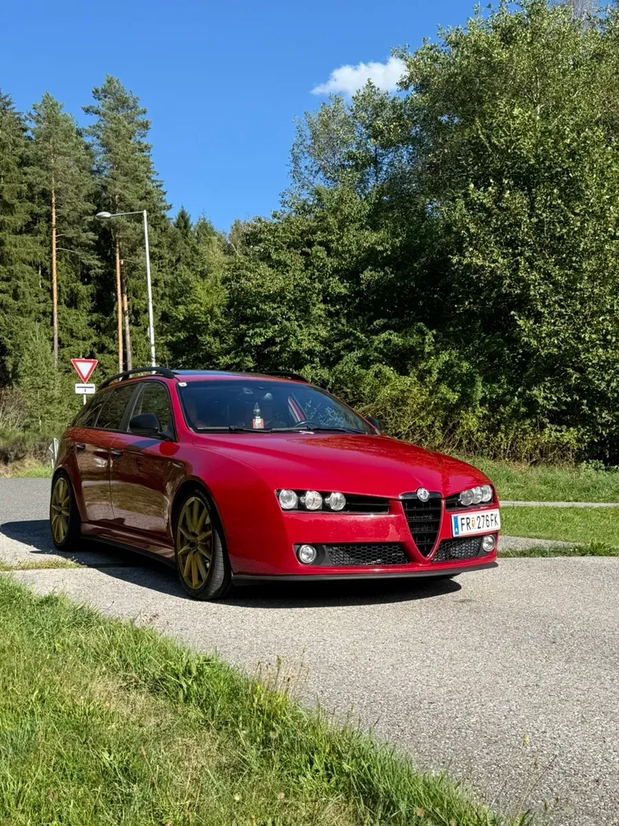 Alfa Romeo 159 2010 photo 2