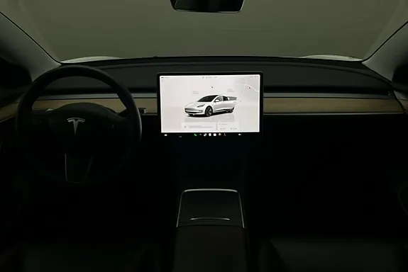 Tesla Model 3 2023 photo 3