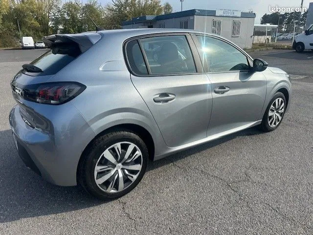 Peugeot 208 2023 photo 3