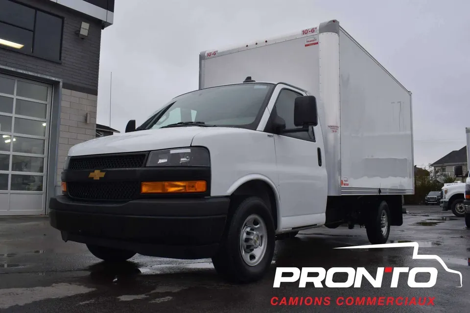 Chevrolet Express 3500 2025 photo 2
