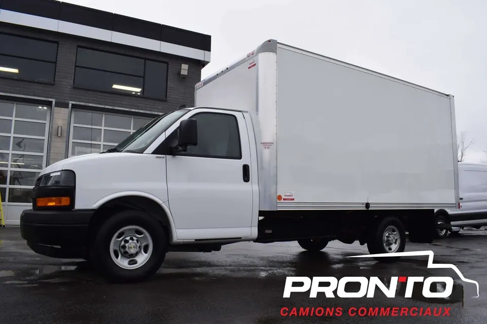 Chevrolet Express 3500 2025 photo 3