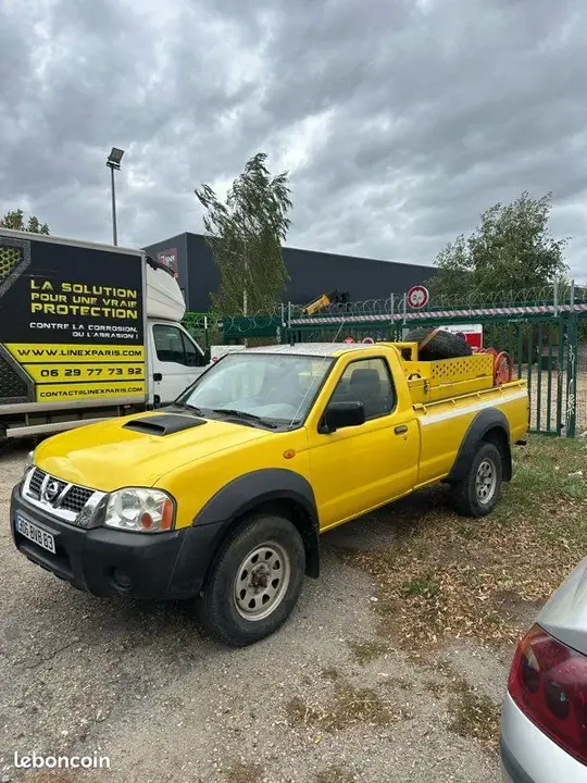 Nissan Np300 2009 photo 2