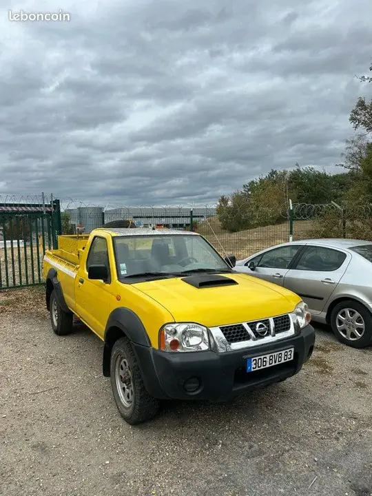 Nissan Np300