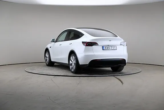 Tesla Model Y 2024 photo 2