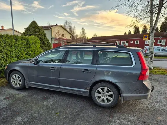Volvo V70 2012 photo 2
