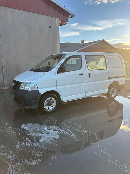 Toyota Hiace 2007 photo 2