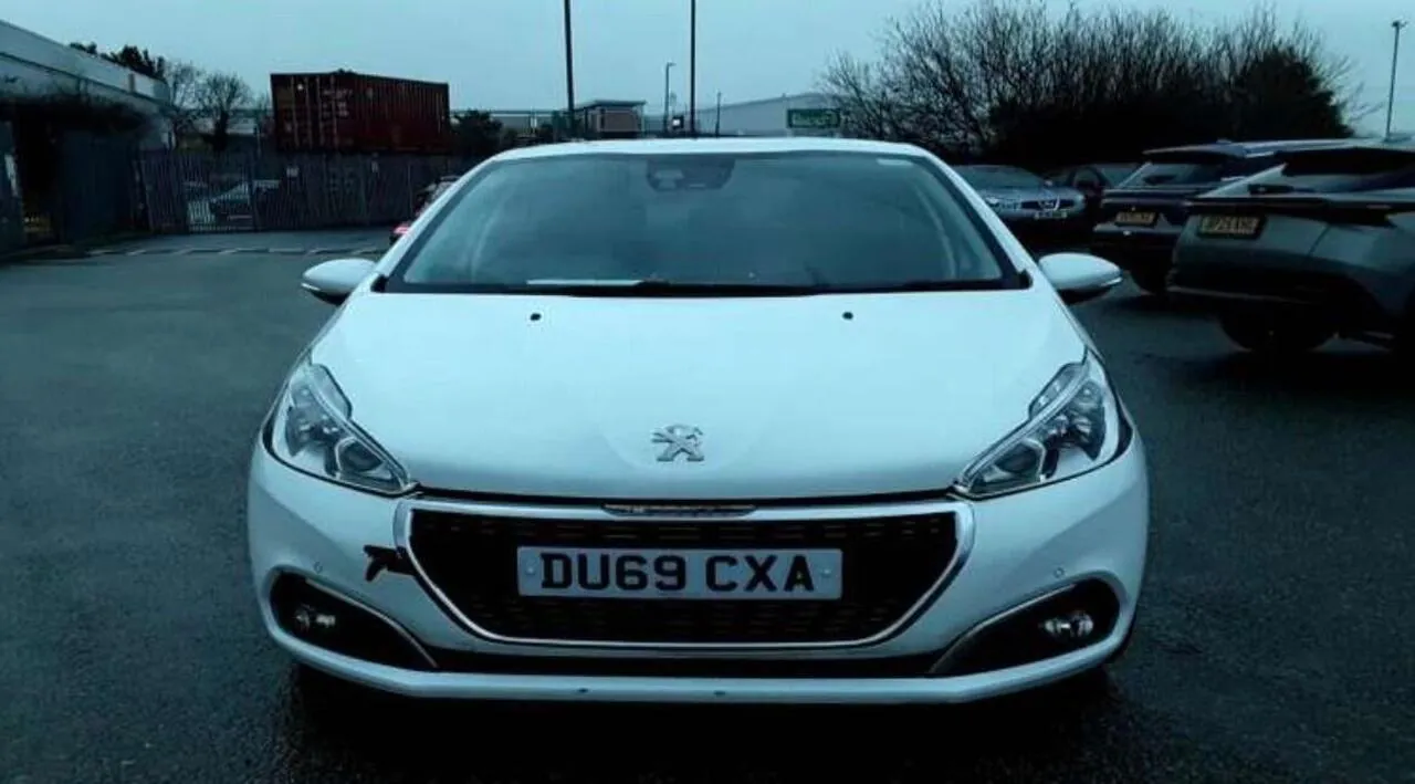 Peugeot 208 2019 photo 2