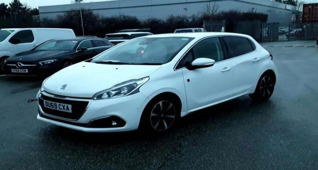 Peugeot 208 2019 photo 3
