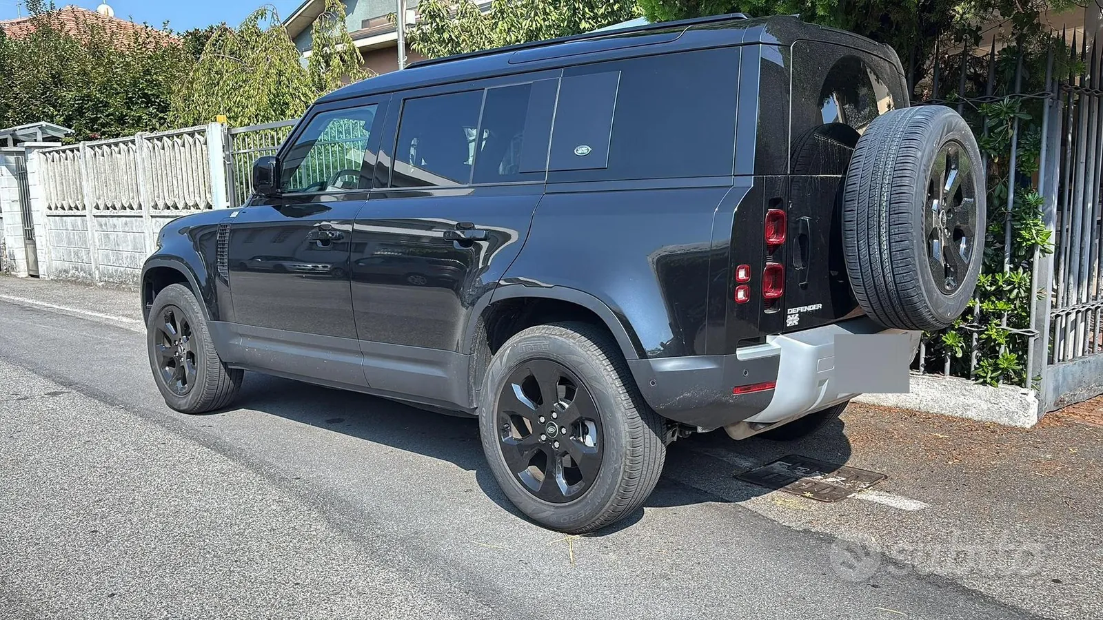 Land Rover Defender 2023 photo 5