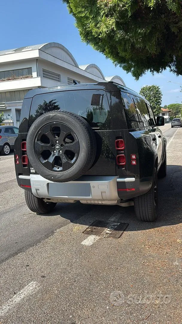 Land Rover Defender 2023 photo 2