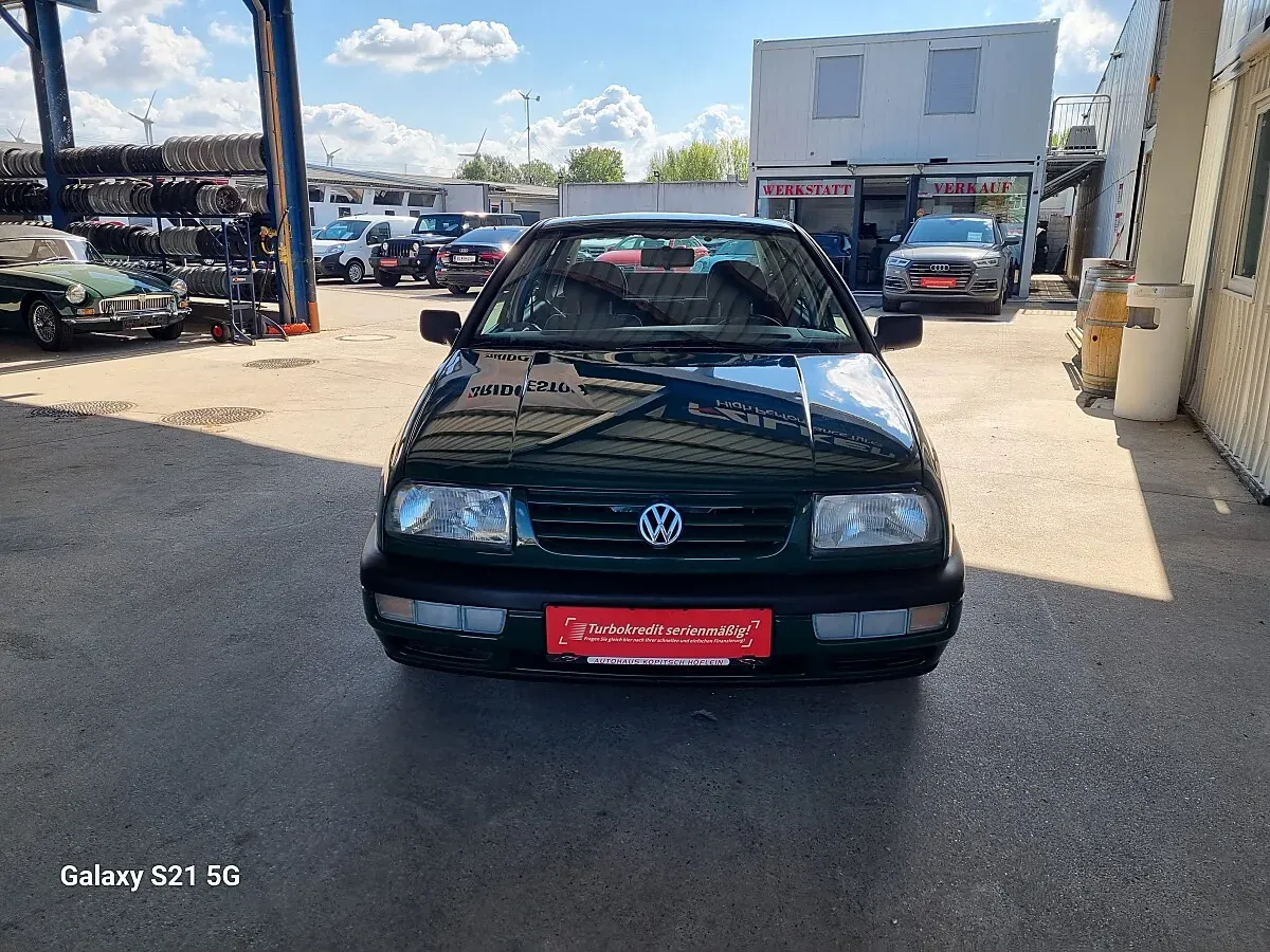 Volkswagen Vento 1996 photo 2