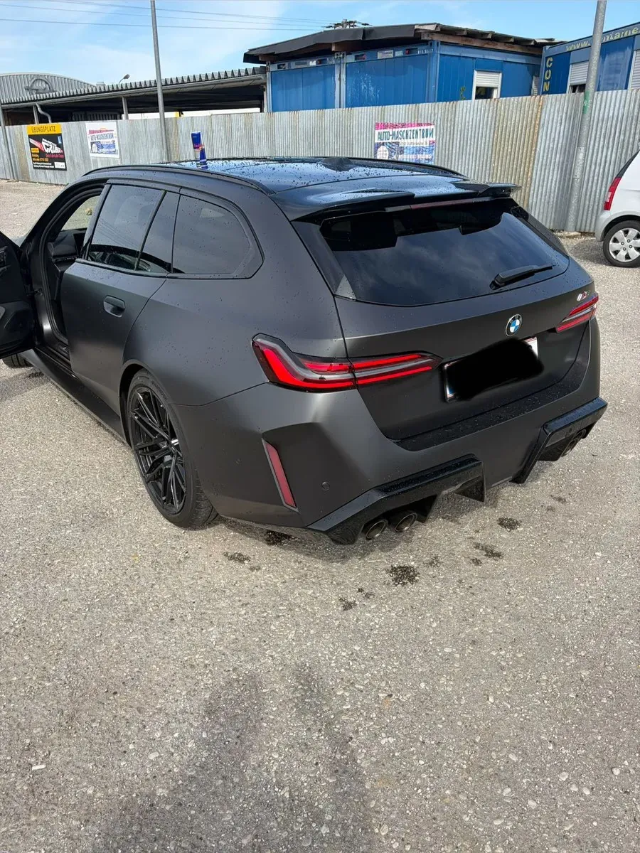 BMW 5 Series 2025 photo 2