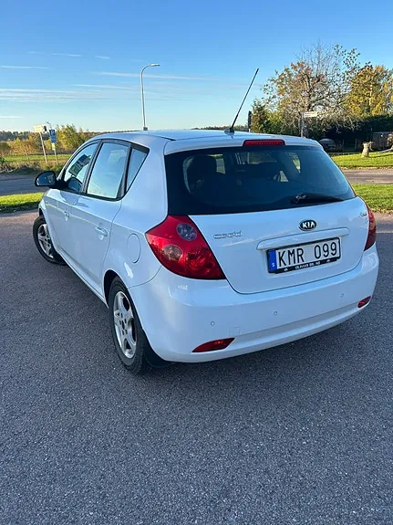 Kia Ceed 2009 photo 4