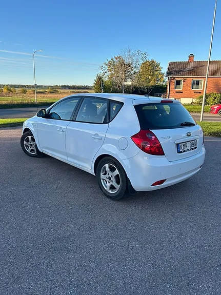 Kia Ceed 2009 photo 3