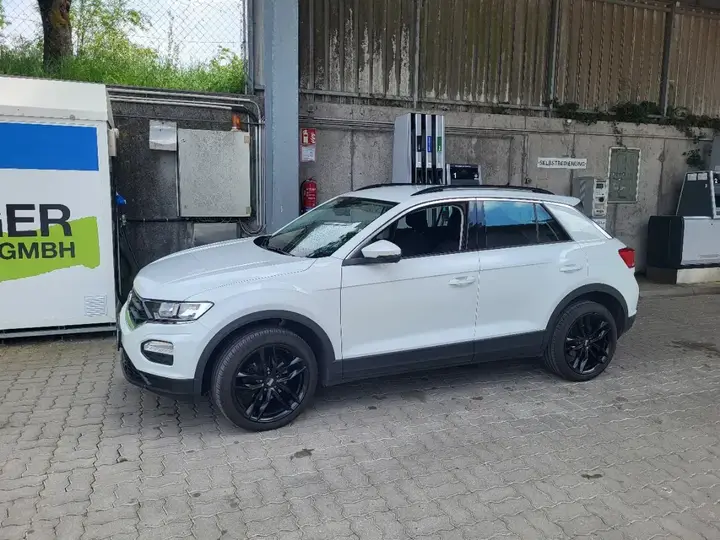 Volkswagen T-Roc 2019 photo 2