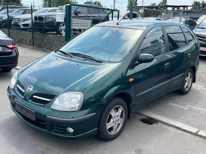 Nissan Almera Tino