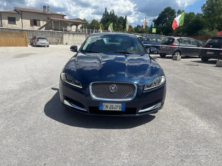 Jaguar Xf 2012 photo 2