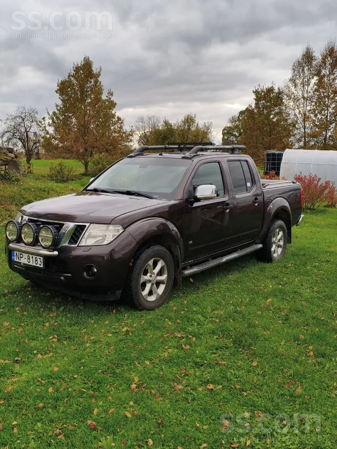 Nissan Navara 2011 photo 2