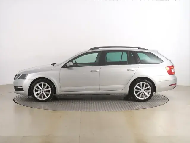 Skoda Octavia Combi 2017 photo 2
