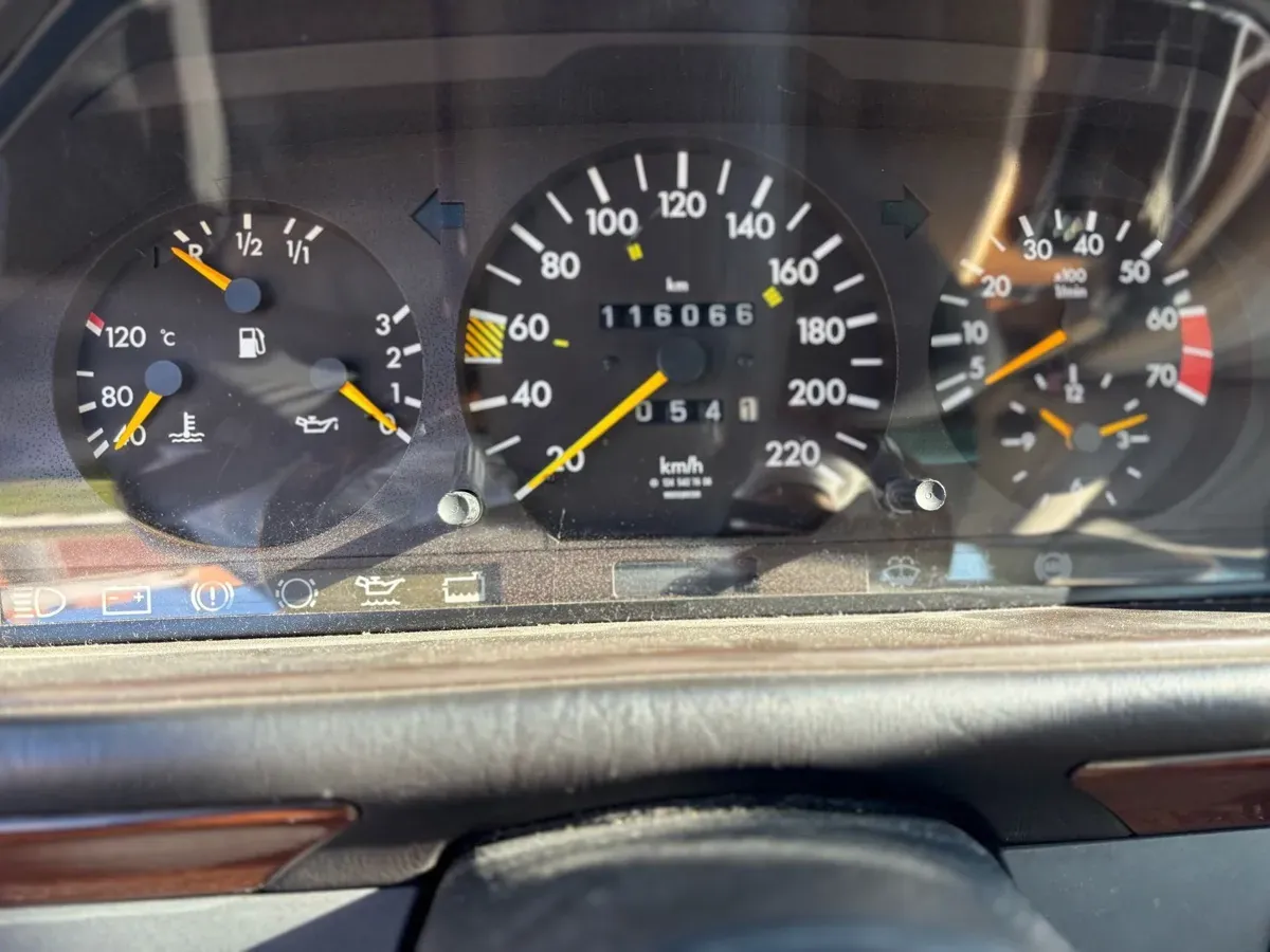 Mercedes-Benz E-Class 1991 photo 2