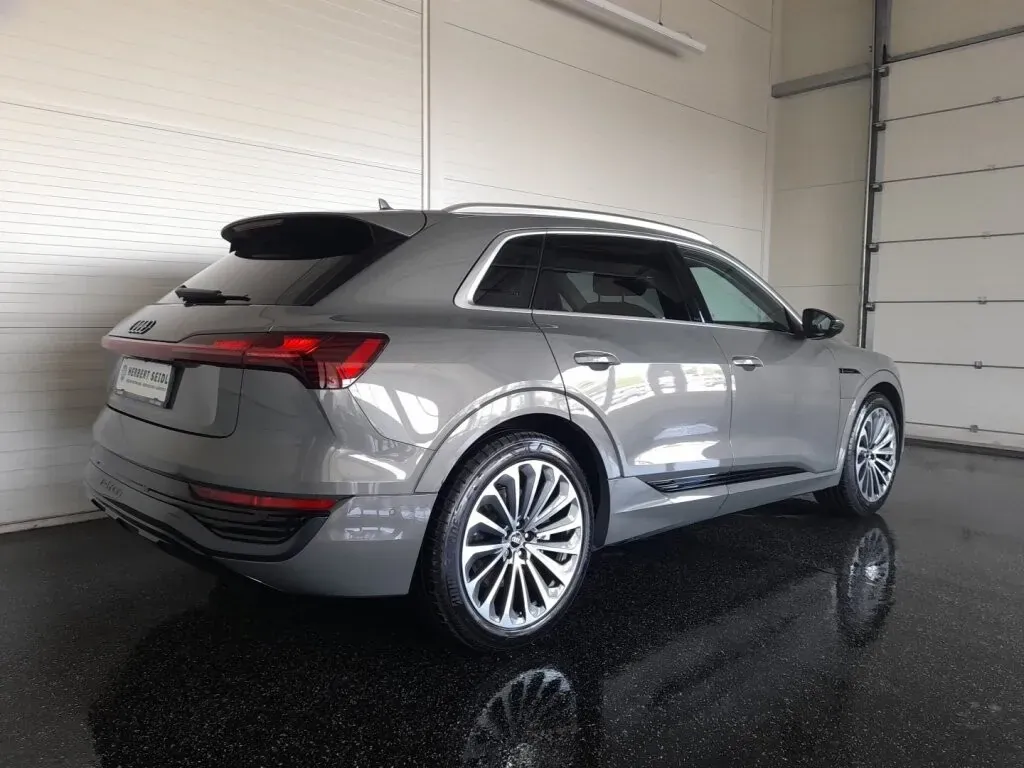 Audi Q8 2024 photo 2