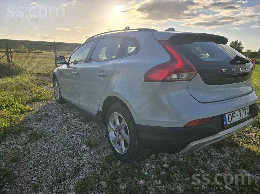Volvo V40 2016 photo 2