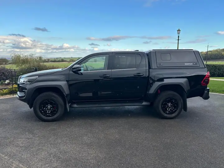 Toyota Hilux 2025 photo 3