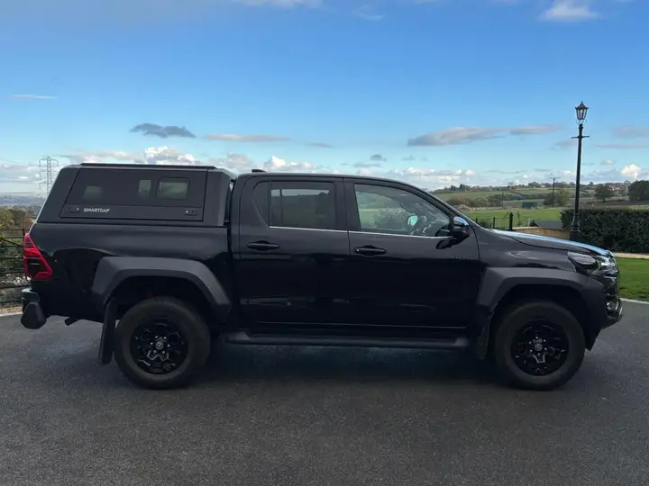 Toyota Hilux 2025 photo 2
