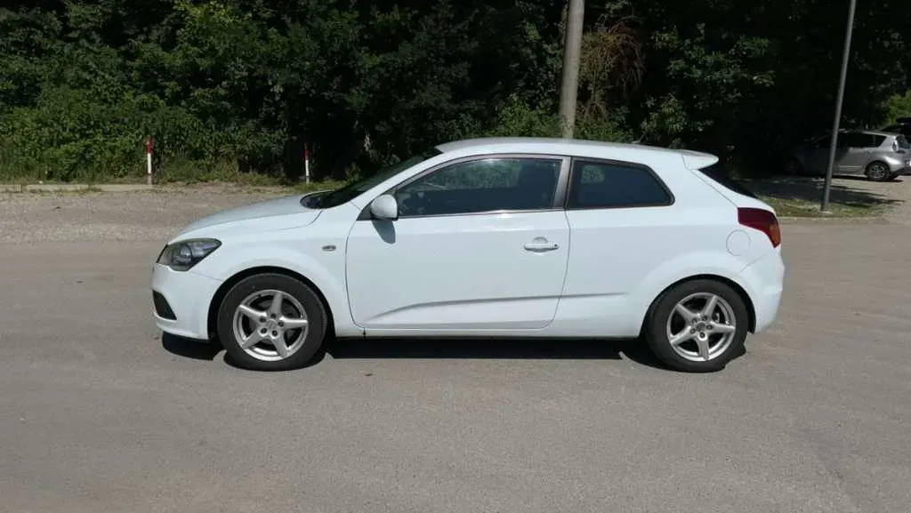 Kia Proceed 2011 photo 2