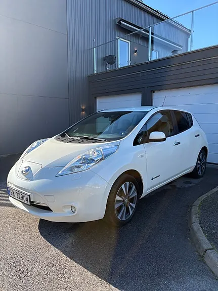 Nissan Leaf 2017 photo 2