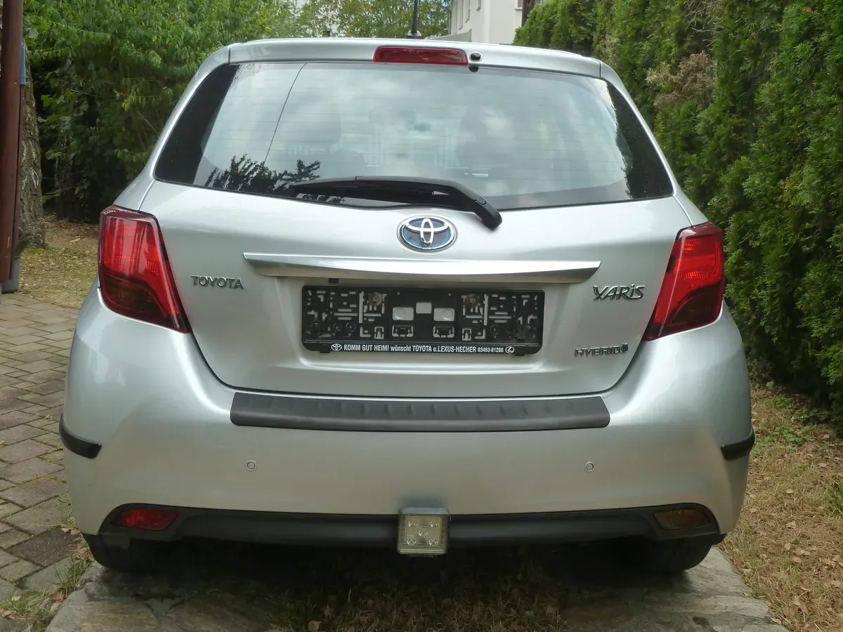 Toyota Yaris 2015 photo 2