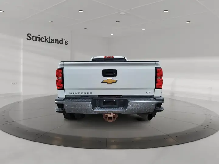 Chevrolet Silverado 3500Hd 2015 photo 3