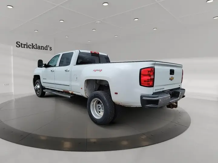 Chevrolet Silverado 3500Hd 2015 photo 4
