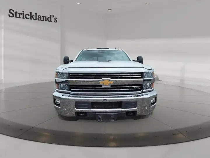 Chevrolet Silverado 3500Hd 2015 photo 2