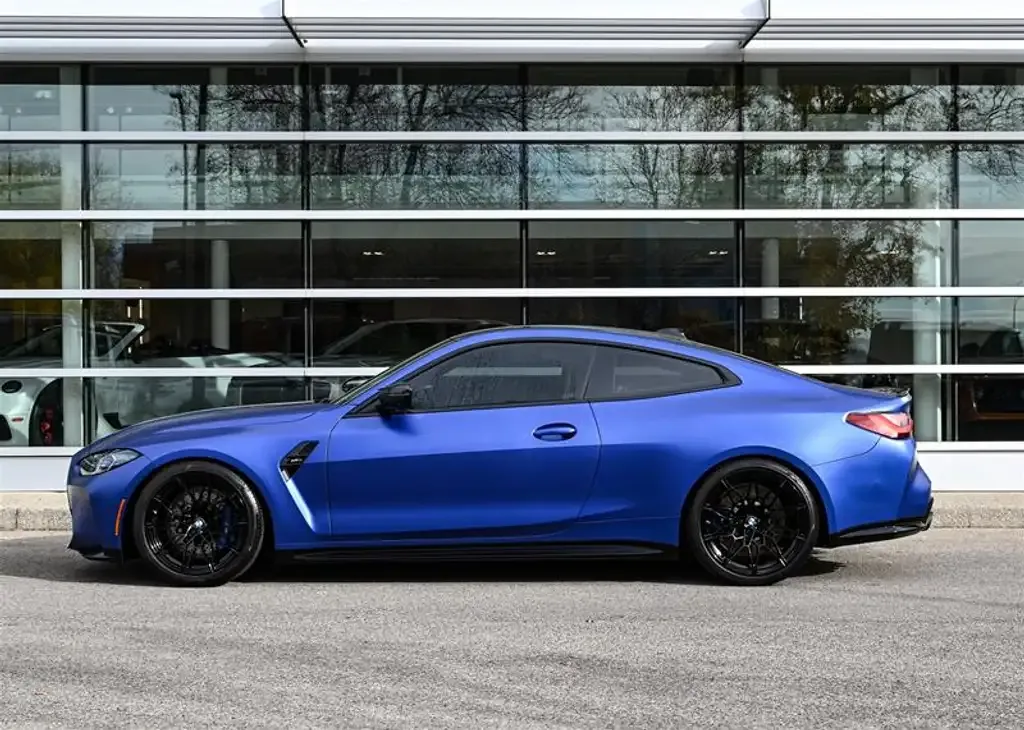 BMW M4 2022 photo 2