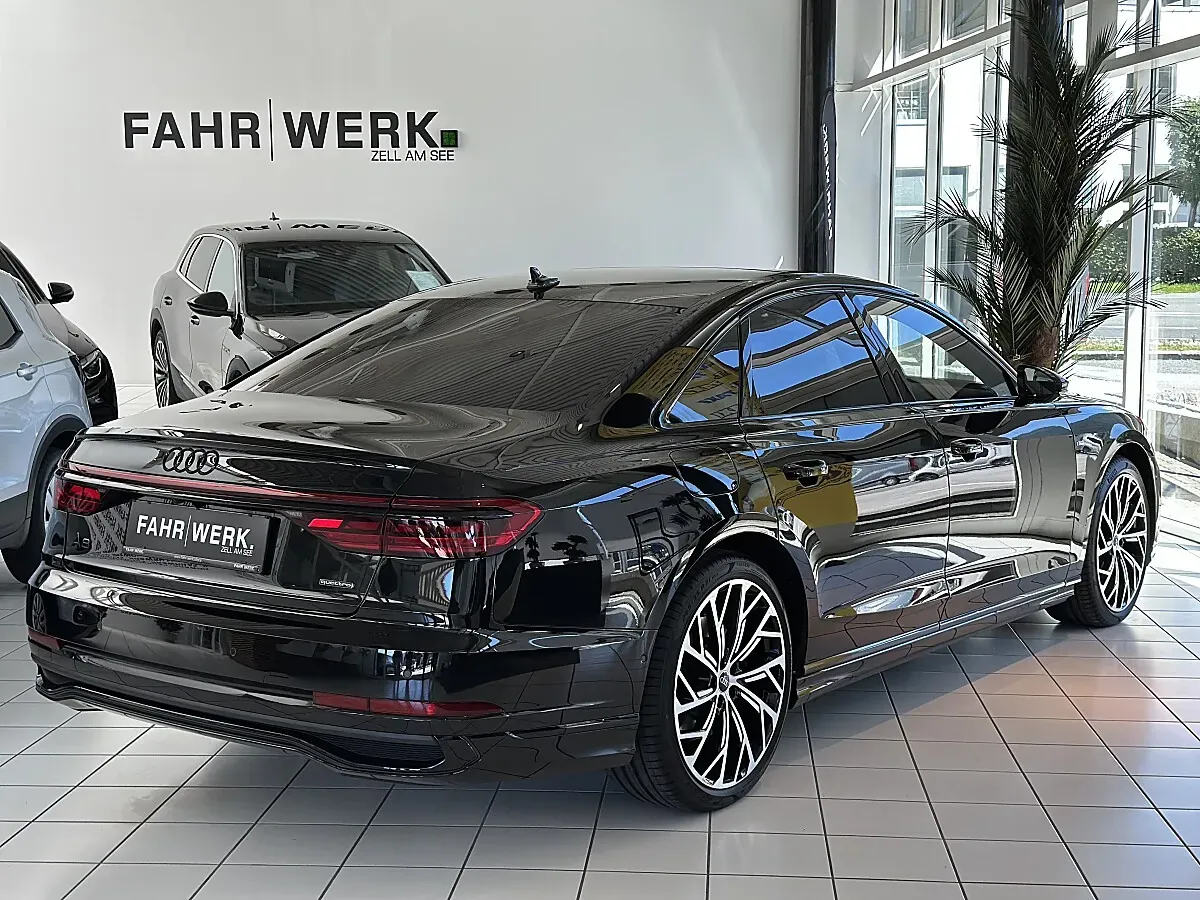 Audi A8 2025 photo 2