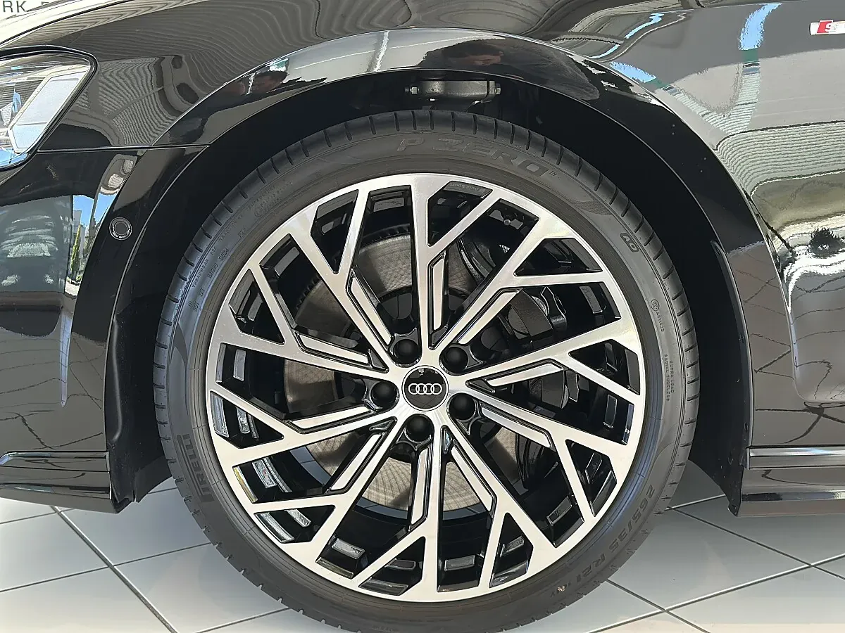 Audi A8 2025 photo 3