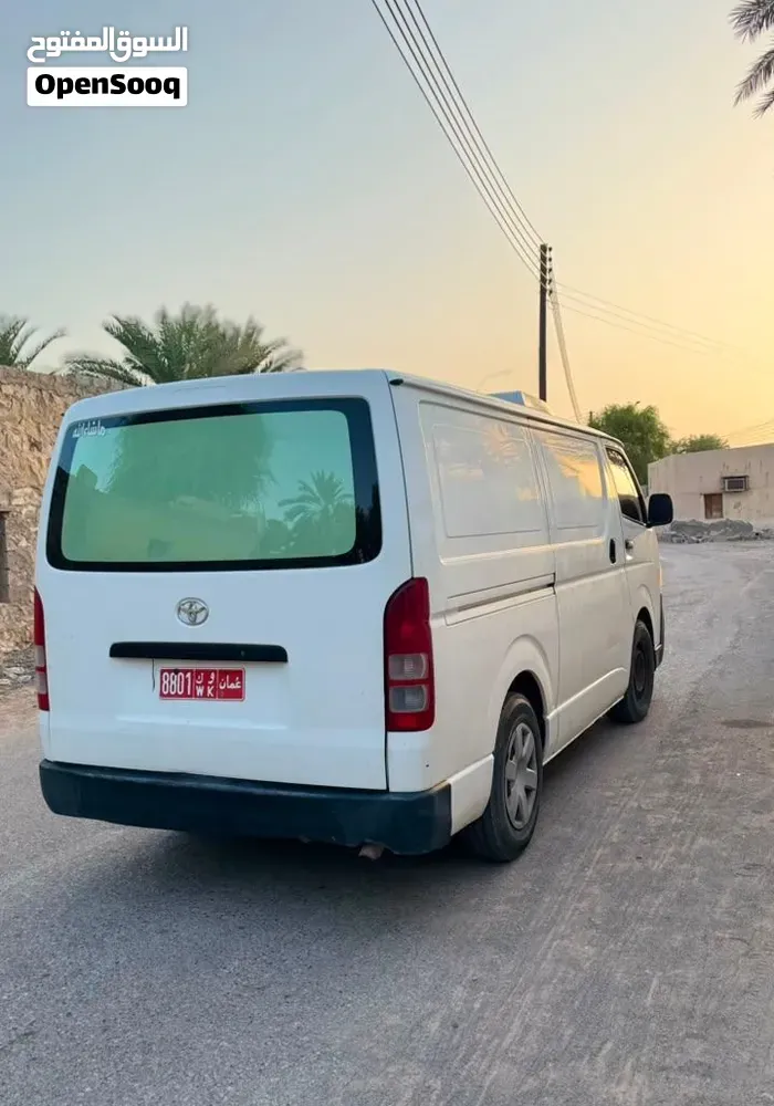 Toyota Hiace 2012 photo 3