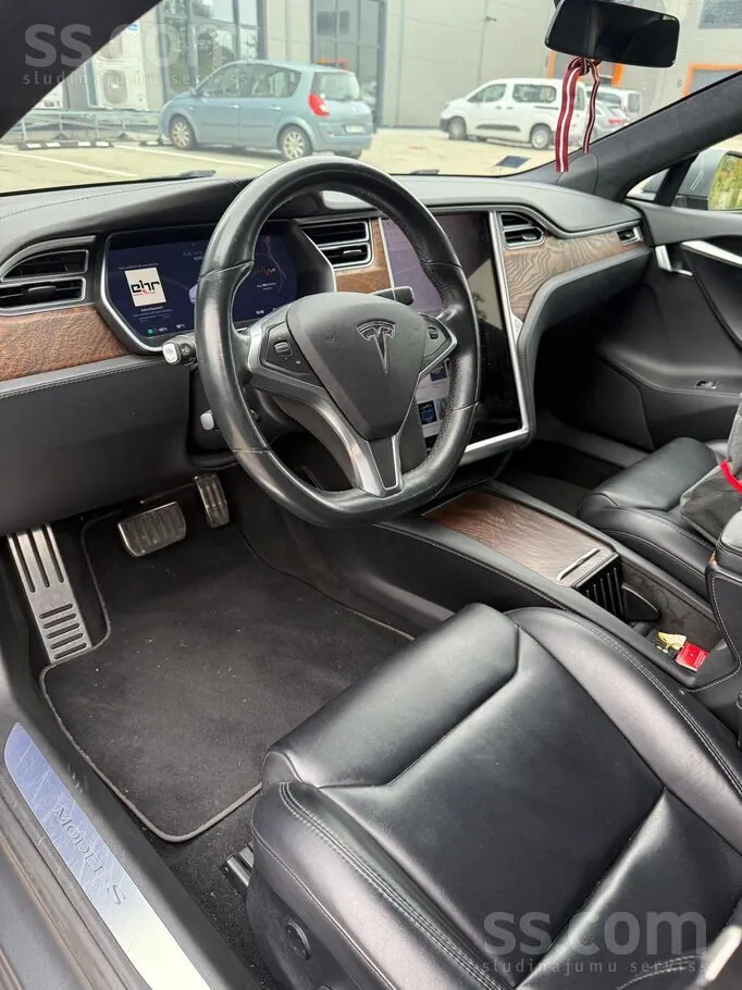 Tesla Model S 2018 photo 4