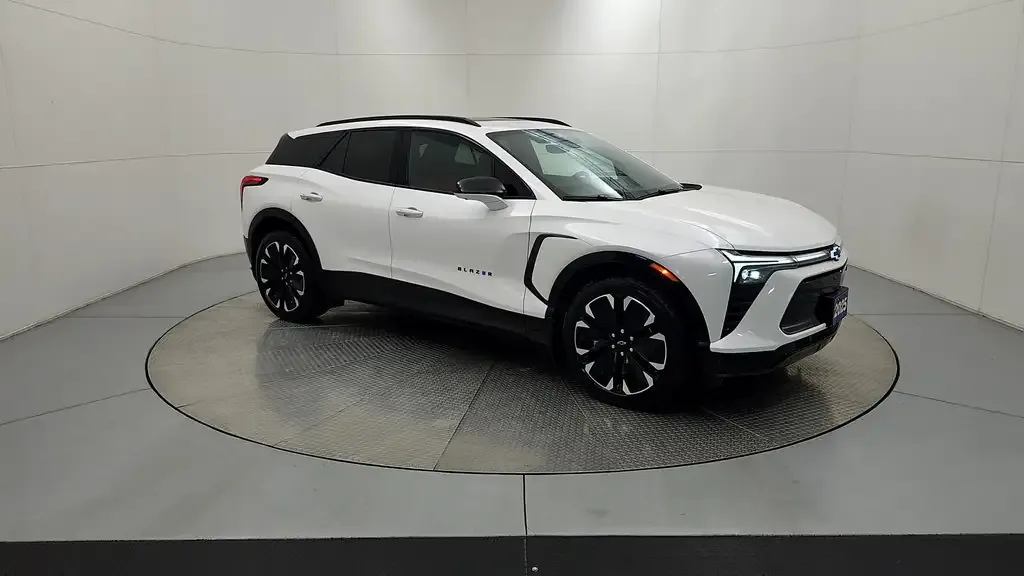 Chevrolet Blazer 2025 photo 2