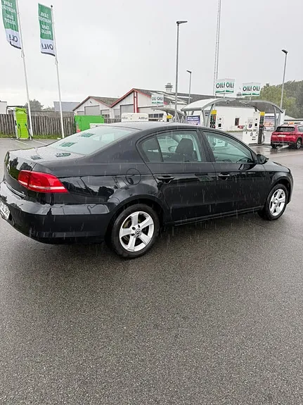 Volkswagen Passat 2011 photo 4