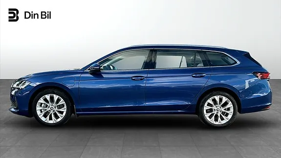 Skoda Superb 2025 photo 2