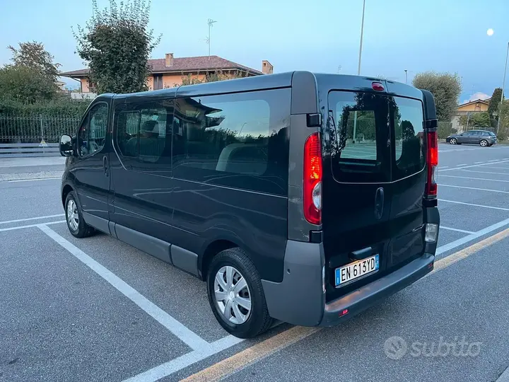 Opel Vivaro 2012 photo 3