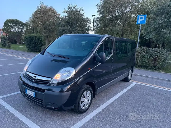 Opel Vivaro 2012 photo 2