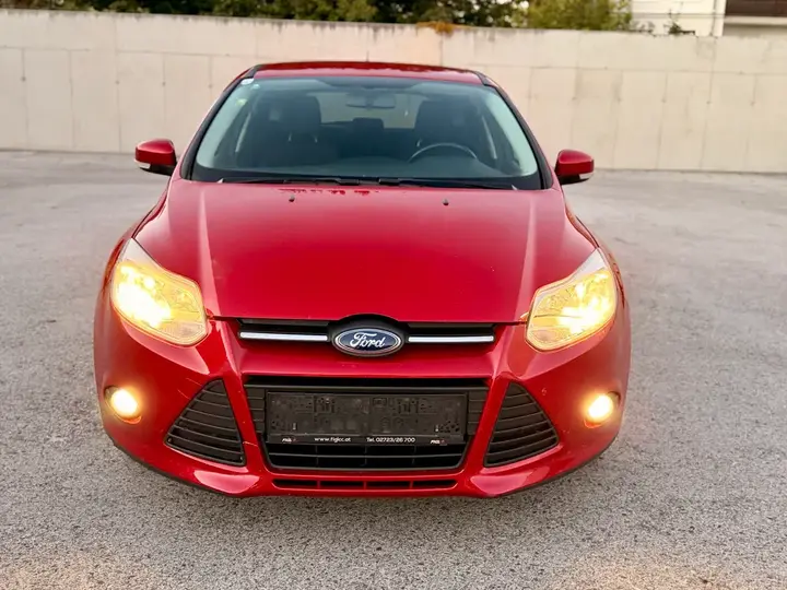 Ford Focus 2012 photo 2